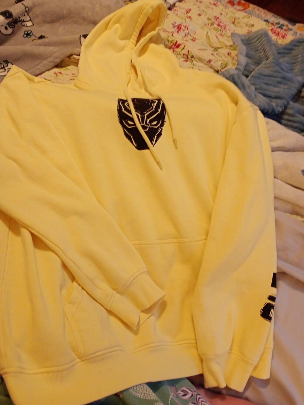 Marvel The Black Panther Yellow Hoodie Sweatshirt Size Large